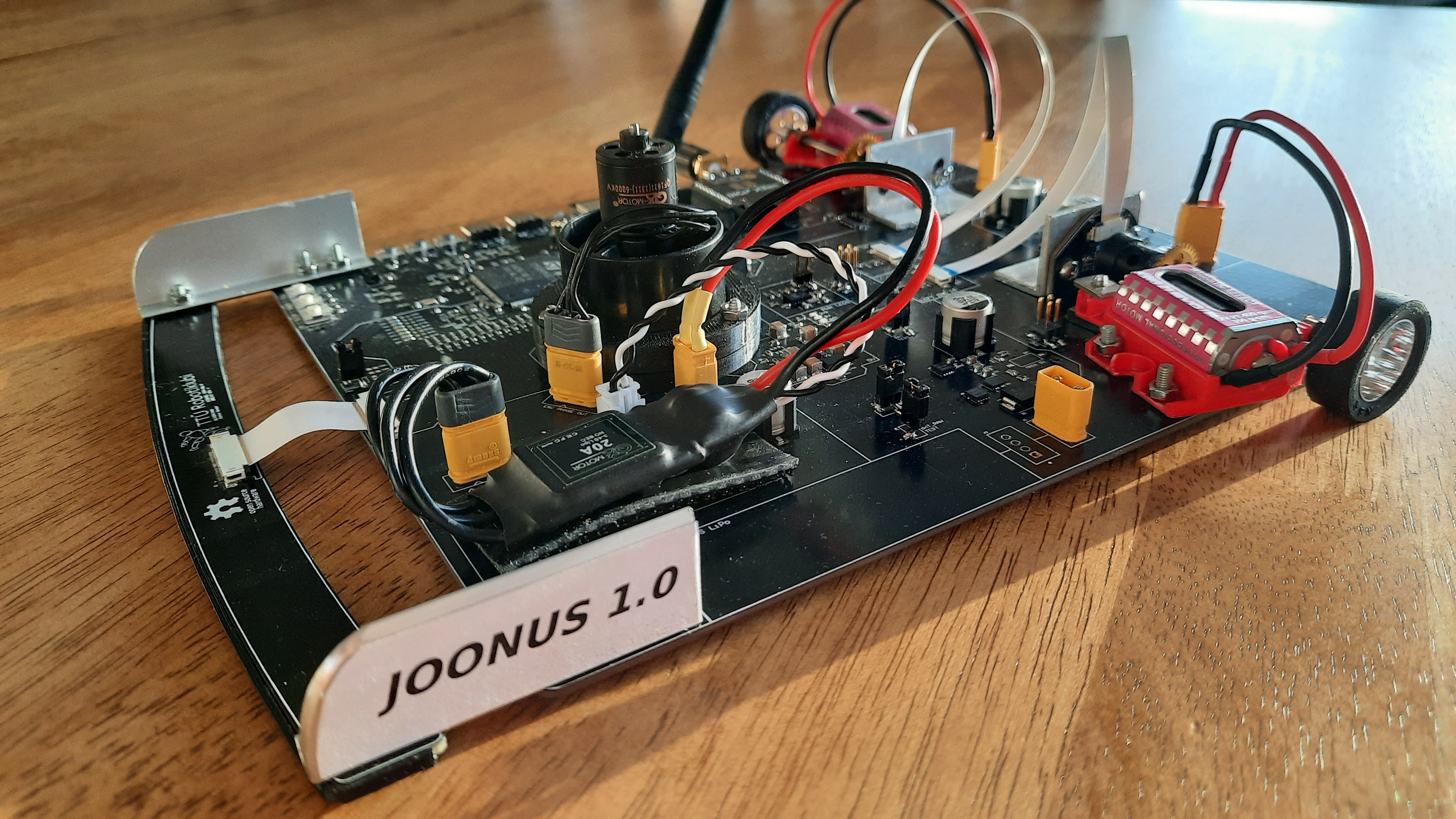 Joonejärgimise võistlusrobot Joonus